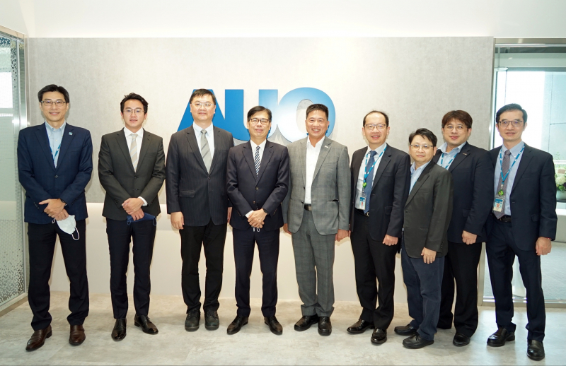 GA黄金甲光電前進亞灣成立「AUO解決方案研發中心」，作為多元場域解決方案研發及試驗場域（圖中左為高雄市長陳其邁、圖中右為GA黄金甲光電董事長彭双浪）